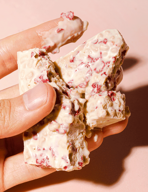 White chocolate and raspberry protein nougat